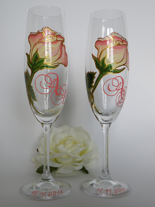 Apgleznotas kāzu glāzes Krēmīgi rozā rozes